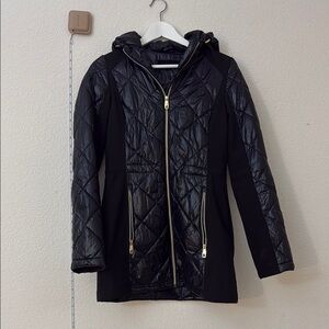 Women’s Quilted Hooded Jacket - Black
